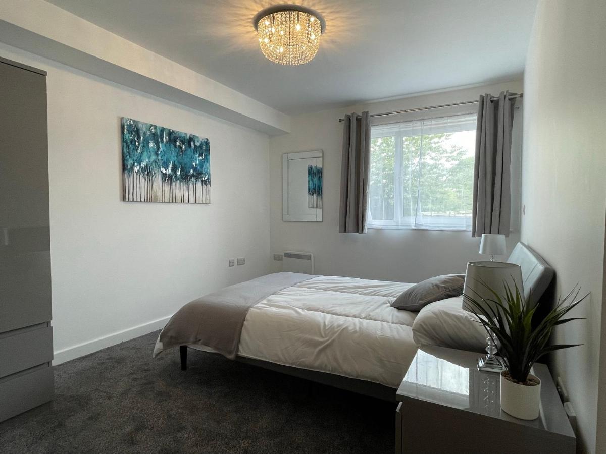 Moda Wigan - Stylish 2 Bed Apartment Central Wigan Kültér fotó