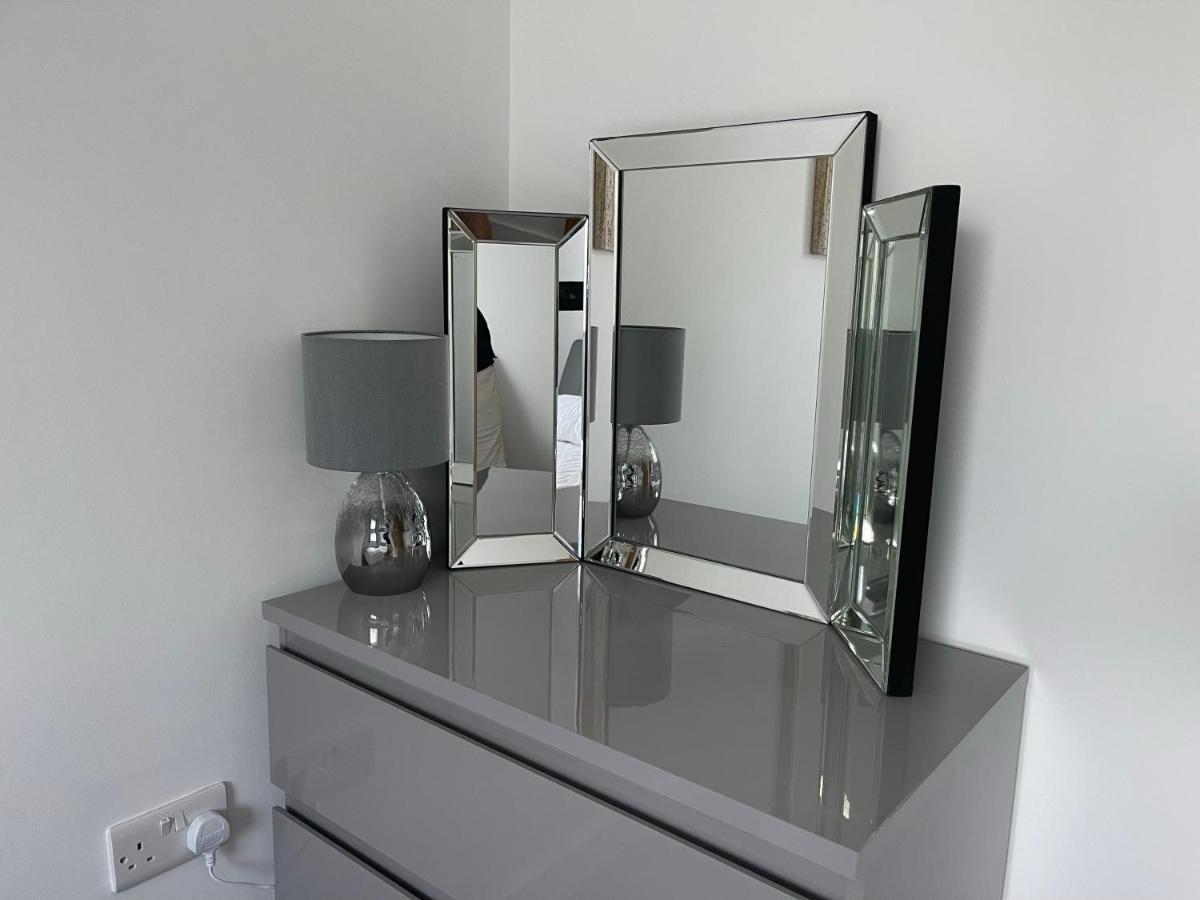 Moda Wigan - Stylish 2 Bed Apartment Central Wigan Kültér fotó